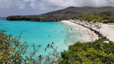 Curacao Skyline, Otrobanda Willemstad Curacao 'da. Çağdaş binalarla dolu şehir merkezinin havadan görünüşü. Metropolitan Peyzaj Ticari Binası Çarpıcı. Metropolitan Atılgan Kasabası.