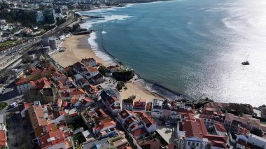 Cascais Skyline, Lizbon Bölgesi, Portekiz. Yaz tatilinde harika bir sahil manzarası olan kuş bakışı. Sahil Gökyüzü Sahil Kıyısı Yaz Zamanı. Seaside Beach Panoramik. Cascais Lizbon Bölgesi.