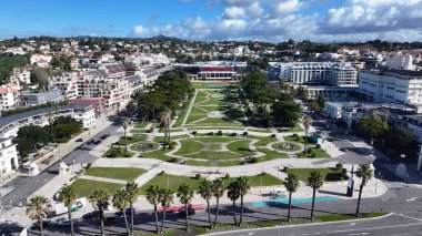 Portekiz 'in Cascais Lizbon bölgesindeki Estoril Kumarhanesi. Şehrin ünlü eğlence parkının nefes kesici hava manzarası. Endüstriyel Peyzaj Ticari Binası Güzel. Endüstriyel Şehir.