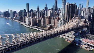 New York Skyline Manhattan 'da New York Birleşik Devletlerinde. Şehir Skyline Modern ve Geleneksel Mimariyi Gösteriyor. Şehir Gökyüzü Arkaplanı Kentsel. Açık Arkaplan Panoramik Şehir. Manhattan New York.