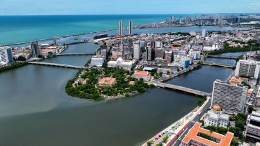 Recife Pernambuco Brezilya 'da sıfır noktası. İnanılmaz Skysraper 'lar ve caddedeki trafik yukarıdan izleniyor. Şehir merkezindeki iş dünyası. Şehir merkezinin dışında Panning Wide 'da. Recife Pernambuco.