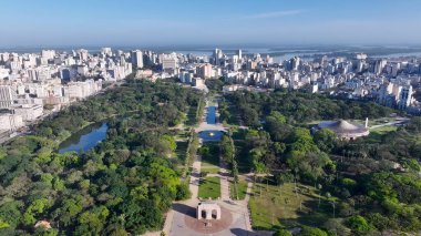 Porto Alegre Skyline In Porto Alegre Rio Grande Do Sul Brazil. Gökdelenleri Şehir Merkezi Şehir Yaşamını Yansıtıyor. Şehir merkezindeki iş dünyası. İş Geçmişi Ünlüdür.