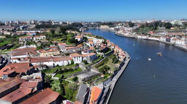 Gaia Rıhtımı Porto Bölgesi Portekiz. Bereketli bir tropikal sahil manzarasının nefes kesici görüntüsü. Cennet Peyzajı Gezgin Şehveti. Cennet Sahili. Gaia Porto Bölgesi.