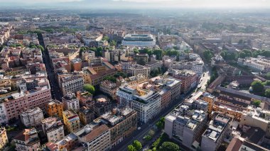 Roma 'da gökyüzü Lazio İtalya' da. Gökdelenleri Şehir Merkezi Şehir Yaşamını Yansıtıyor. Altyapı Skyline Gökdelenleri çarpıcı. Altyapı Mimarlık Şirketi. Roma Lazio.