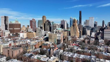 Brooklyn, New York 'ta Brooklyn Skyline. Gökdelenleri Şehir Merkezi Şehir Yaşamını Yansıtıyor. Şehir merkezindeki iş dünyası. Şehir merkezinin dışında Panning Wide 'da. Brooklyn New York.