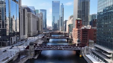 Chicago Riverwalk, Chicago Illinois Birleşik Devletleri. Çağdaş binalarla dolu şehir merkezinin havadan görünüşü. Metropolitan Manzara Gökdelenleri. Güzel. Metropolitan Şehir.