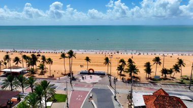 Busto Tamandare Joao Pessoa Paraiba Brezilya 'da. Yaz tatilinde harika bir sahil manzarası olan kuş bakışı. Şehir Gökyüzü Arkaplanı Kentsel. Açık Arkaplan Panoramik Şehir. Joao Pessoa Paraiba.