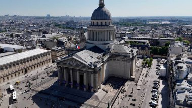 Fransa 'nın Paris' teki Pantheon 'u. Şehrin ünlü bölgesindeki ortaçağ binasının kuş bakışı görüntüsü. Metropolitan Manzara Gökdelenleri. Güzel. Metropolitan Şehir. Fransa ile Paris.