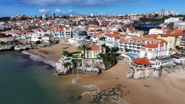 Cascais Skyline, Lizbon Bölgesi, Portekiz. Bereketli bir tropikal sahil manzarasının nefes kesici görüntüsü. Altyapı Skyline Panoramic City View Awesome. Altyapı Şehir Manzarası.