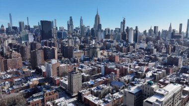 New York Skyline Manhattan 'da New York Birleşik Devletlerinde. Yukarıdan canlı bir şehrin telaş ve koşuşturmasını yakalamak. Şehir Gökyüzü Arkaplanı Kentsel. Şehrin yukarısında. Manhattan New York.
