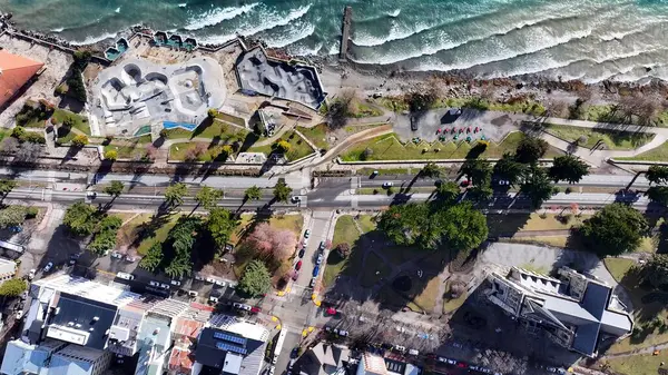 San Carlos De Bariloche Sahil Bulvarı Rio Zenci Arjantin. Gökdelenleri Şehir Merkezi Şehir Yaşamını Yansıtıyor. Güney Kutbu Patagonya Gölü Peyzaj Araştırması.