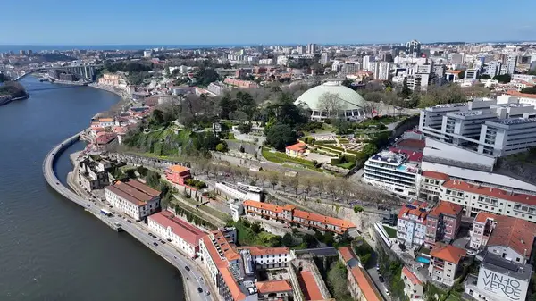 Porto Portekiz 'deki Super Bock Arena. Şehir merkezindeki inanılmaz spor arenası manzarası. Şehir Gökyüzü Arkaplanı Kentsel. Açık Arkaplan Panoramik Şehir. Porto Portekiz.