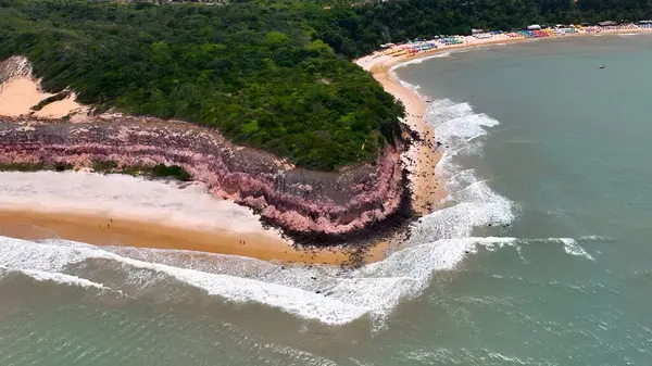 Tibau Do Sul Rio Grande do Norte Brezilya 'daki Pipa Plajı. Yaz tatilinde harika bir sahil manzarası olan kuş bakışı. Sahil Gökyüzü Sahil Kıyısı Yaz Zamanı. Sahil Sahili Panoramik.