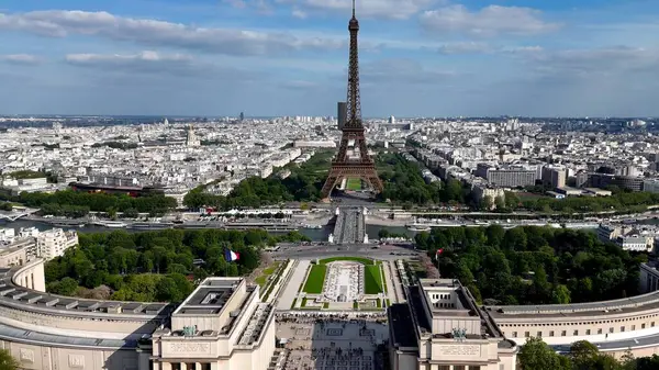 Fransa 'nın Paris adasındaki Trocadero Meydanı. Fransa 'nın Paris başkenti Avrupa' nın havadan görünüşü. Endüstriyel Peyzaj Ticari Binası Güzel. Endüstriyel kasaba. Paris Fransa Adası.