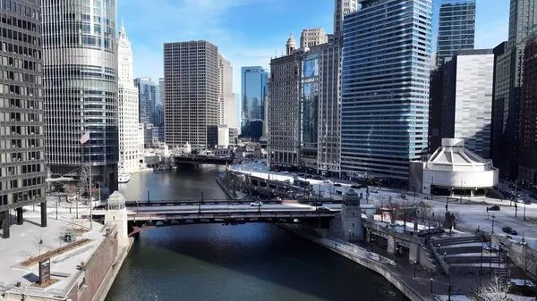 Chicago Skyline, Chicago Illinois Birleşik Devletleri. Çağdaş binalarla dolu şehir merkezinin havadan görünüşü. İş Bulutları Gökyüzü Şehir Merkezi. Arkaplan Panoramik Şehir.