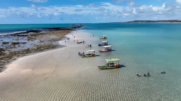 Brezilya 'nın kuzeydoğusunda Japonya' da Alagoas Brezilya 'da gökyüzü. Yaz tatilinde harika bir sahil manzarası olan kuş bakışı. Sahil Bulutları Yaz mevsimi. Sahil Kapısı Kapsama Alanı Geniş.