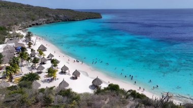 Willemstad Hollanda 'daki Cas Abao Plajı Curacao. Büyüleyici Tropikal Sahne Sahnesi Yukarıdan Görünüyor. Cennet Skyline Idyllic göz kamaştırıcı. Paradise Rıhtım Sahili. Willemstad Hollanda.