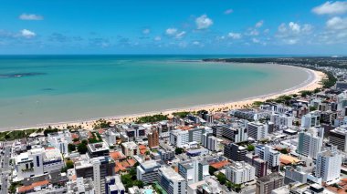 Joao Pessoa Paraiba Brezilya 'daki Tambau Plajı. Bereketli bir tropikal sahil manzarasının nefes kesici görüntüsü. Şehir Gökyüzü Arkaplanı Kentsel. Açık Arkaplan Panoramik Şehir. Joao Pessoa Paraiba.