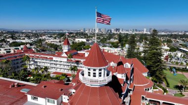 San Diego, Kaliforniya 'daki Conorado Plajı. Büyüleyici Tropikal Sahne Sahnesi Yukarıdan Görünüyor. Metropolitan Manzara Gökdelenleri. Güzel. Metropolitan Şehir.