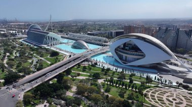 Valencia Valence Community İspanya 'daki Sanat Sarayı. Geniş Şehir Yayılmasına Bakan Tarihi Gökdelen. Şehir Gökyüzü Arkaplanı Kentsel. Şehrin yukarısında. Valencia Valence Topluluğu.