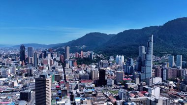 Bogota Bölgesi Başkenti Kolombiya 'daki Bogota Skyline. Gökdelenleri Şehir Merkezi Şehir Yaşamını Yansıtıyor. Şehir merkezindeki iş dünyası. İş Geçmişi Ünlüdür.