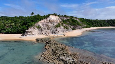 Porto Seguro Bahia Brezilya 'daki Espelho Plajı. Bereketli bir tropikal sahil manzarasının nefes kesici görüntüsü. Issız Manzara Cenneti Vibrant. Terk edilmiş yaz zamanı. Porto Seguro Bahia.