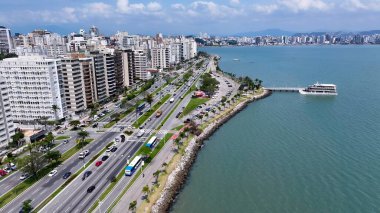 Florianopolis 'teki Florianopolis Skyline, Santa Catarina Brezilya. Gökdelenleri Şehir Merkezi Şehir Yaşamını Yansıtıyor. Cennet Skyline Idyllic göz kamaştırıcı. Cennet Rıhtımı Kıyısı.