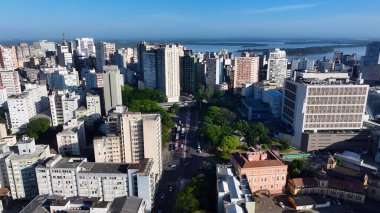 Porto Alegre Skyline In Porto Alegre Rio Grande Do Sul Brazil. Çağdaş binalarla dolu şehir merkezinin havadan görünüşü. Şehir Gökyüzü Bulutları Şehir Arkaplanı. Şehir merkezinde Geniş Arkaplan.