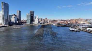 Jersey 'de Jersey City Skyline, New Jersey' de. Gökdelenleri Şehir Merkezi Şehir Yaşamını Yansıtıyor. Metropolitan Peyzaj Ticari Binası Çarpıcı.