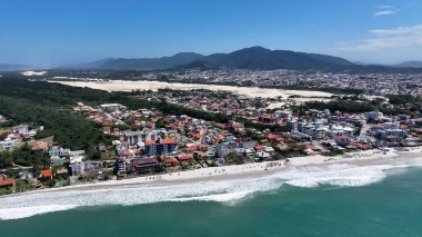 Florianopolis Santa Catarina Brezilya 'daki Ingleses Plajı. Büyüleyici Tropikal Sahne Sahnesi Yukarıdan Görünüyor. Ada Hayatı Manzarası Huzurlu Güzel. Huzurlu. Florianopolis Santa Catarina.