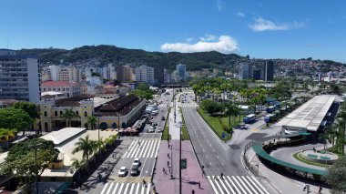 Florianopolis Santa Catarina Brezilya 'daki Paulo Fontes Caddesi. Gökdelenleri Şehir Merkezi Şehir Yaşamını Yansıtıyor. Şehir merkezindeki İş Gökyüzü Arkaplanı. Şehir Merkezi Panoramik Şirketi.