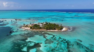 San Andres Akvaryumu, Karayip Adası Kolombiya. Turkuaz Su Karayiplerdeki Tropikal Plajı Okşar. Issız Manzara Cenneti Vibrant. Terkedilmiş Yaz Zamanı.