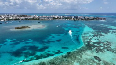 San Andres Adası, Karayip Adası Kolombiya. Karayipler 'in nefes kesici manzarası. Cennet Skyline Idyllic göz kamaştırıcı. Paradise Rıhtım Sahili. San Andres Karayip Adası.