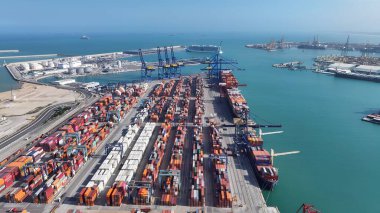 Valencia Limanı Valence Valence Community İspanya. Kargo nakliye limanı dolu ve dolup taşan bir liman. Altyapı Skyline Gökdelenleri çarpıcı. Altyapı Mimarlık Şirketi.