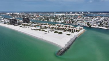 St. Pete Plajı, Saint Petersburg Florida Birleşik Devletleri. Büyüleyici Tropikal Sahne Sahnesi Yukarıdan Görünüyor. Terk edilmiş Skyline Sezon Arzusu. Sezon Rıhtım Kıyısı.