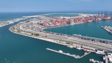Valencia İspanya 'da Valencia Skyline. Bereketli bir tropikal sahil manzarasının nefes kesici görüntüsü. Terk edilmiş Skyline Sezon Arzusu. Liman Kıyısı Mevsimi. Valencia İspanya.