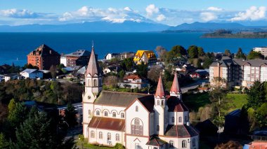 Llanquihue Los Lagos Şili 'deki Osorno Volkanı. Iconic Snow 'un nefes kesici volkan manzarası. Kar Turizmi İzlanda Tipi. İzlanda Frosty Açık Hava. Llanquihue Los Lagos.
