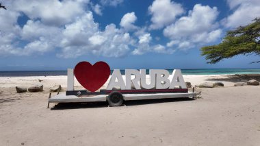 Aruba Skyline, Oranjestad Karayipleri, Hollanda Aruba. Birds 'ün Karayip Sahili Manzarası. Sahil Gökyüzü Sahil Kıyısı Yaz Zamanı. Seaside Beach Panoramik. Oranjestad Karayip Hollanda.