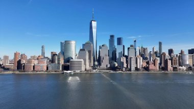New York Skyline Manhattan 'da New York Birleşik Devletlerinde. İnanılmaz Skysraper 'lar ve caddedeki trafik yukarıdan izleniyor. Şehir Gökyüzü Arkaplanı Kentsel. Açık Arkaplan Panoramik Şehir. Manhattan New York.