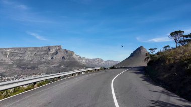 Cape Town, Cape Town, Batı Cape Town, Güney Afrika. Trafik sıkışıklığı olan otoyol kavşağı. Cennet Skyline Idyllic göz kamaştırıcı. Paradise Rıhtım Sahili. Cape Town Batı Burnu.