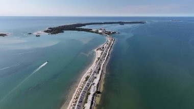 Clearwater Florida 'daki Balayı Adası Eyalet Parkı. Büyüleyici Tropikal Sahne Sahnesi Yukarıdan Görünüyor. Cennet Skyline Idyllic göz kamaştırıcı. Cennet Rıhtımı Kıyısı.