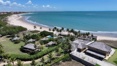 Piaui Brezilya 'daki Luis Correia' da Coqueiro Plajı. Plaj manzarası. Doğa Deniz Burnu. Seyahat güzergahı. Piaui Brezilya 'daki Luis Correia' da Coqueiro Plajı. Turkuaz Su.