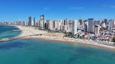 Ceara Brezilya 'daki Fortaleza' da Iracema Plajı. Sahil Skyline. Şehir merkezinde. Modern Highrise Binaları. Ceara Brezilya 'daki Fortaleza' da Iracema Plajı. Göz kamaştırıcı manzara. Brezilya Kuzeydoğu.