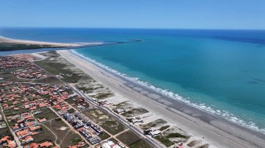 Atalaia Sahili, Luis Correia, Piaui Brezilya. Plaj manzarası. Doğa Deniz Burnu. Seyahat güzergahı. Atalaia Sahili, Luis Correia, Piaui Brezilya. Turkuaz Su.