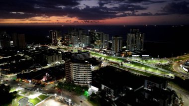 Sao Luis Skyline 'da gün batımı Maranhao Brezilya' da Sao Luis 'de. Şehir merkezindeki şehir manzarası. Günbatımı Skyline. Sao Luis Skyline Maranhao Brezilya 'da Sao Luis' de. Güzel şehir. Turizm Tarihi Yer. Brezilya Kuzeydoğu.