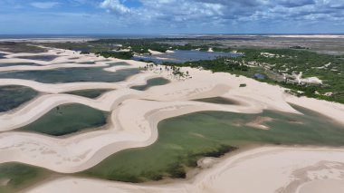Maranhao Brezilya 'daki Tutoia' da küçük çarşaflar. Tatlı Su Gölleri Peyzajı. Kum tepeleri dağları. Tutoia 'da küçük çarşaflar. Turizm Seyahati. Doğa Sahnesi. Sahil Arkaplanı. Brezilya Kuzeydoğu.