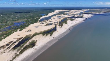Maranhao Brezilya 'daki Tutoia Köyü. En Büyük Nehir Deltası. Kıyı Kenti manzarası. Maranhao 'daki Tutoia Köyü. Riverside Sahnesi. Doğa Arkaplanı. Seyahat güzergahı. Brezilya Kuzeydoğu.