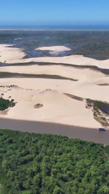 Parnaiba Delta Piaui Brezilya 'da Parnaiba' da. Doğa Manzarası. Amerika 'nın Brezilya Deltası. Piaui 'de Parnaiba Delta. Sarmal Nehir. Yüksek Kumullar Manzarası. Tatil seyahatleri. Brezilya Kuzeydoğu.