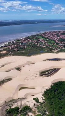 Tutoia Skyline, Tutoia, Brezilya 'da. Doğa Manzarası. Amerika 'nın Brezilya Deltası. Maranhao 'daki Tutoia Skyline. Riverside City 'de. Plaj manzarası. Tatil seyahatleri. Brezilya Kuzeydoğu.