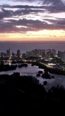 Sao Luis Skyline 'da gün batımı Maranhao Brezilya' da Sao Luis 'de. Şehir merkezindeki şehir manzarası. Günbatımı Skyline. Sao Luis Skyline Maranhao Brezilya 'da Sao Luis' de. Güzel şehir. Turizm Tarihi Yer. Brezilya Kuzeydoğu.